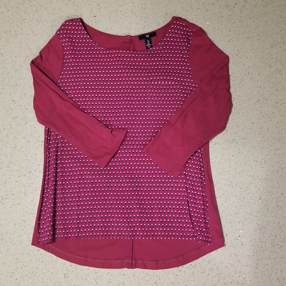 Pink 3/4 sleeve tee.